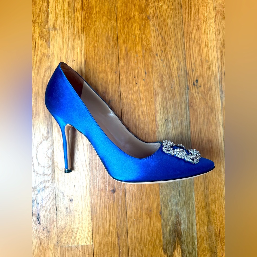 MANOLO BLAHNIK Hangisi Blue Satin Jewel Crystal
Pumps Heels US 10.5 EU 40.5